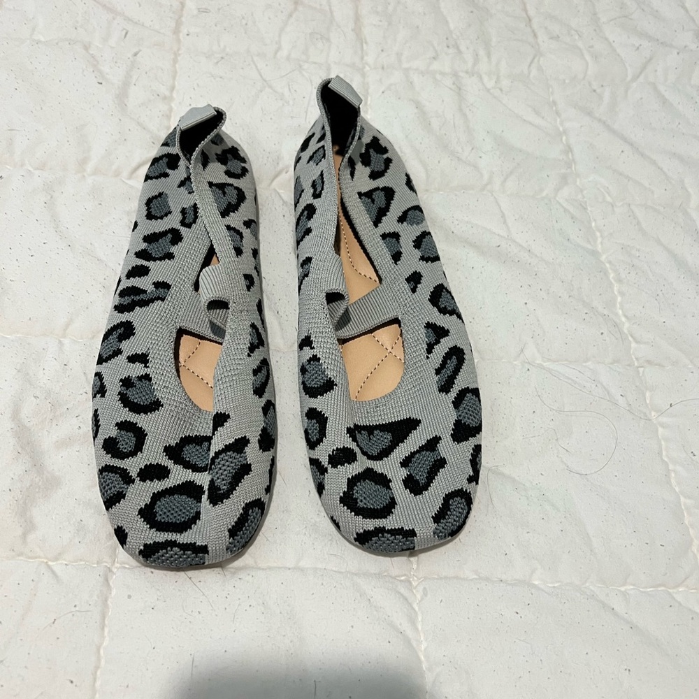 SHEIN Gray Leopard Print Flats